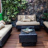 Fotografía de las instalaciones, se visualiza Sala de espera Ozonklinikat