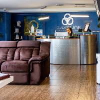 Fotografía de las instalaciones, se visualiza Lobby Ozonklinikat