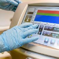 Fotografía de las instalaciones, se visualiza Equipo médico Ozonklinikat