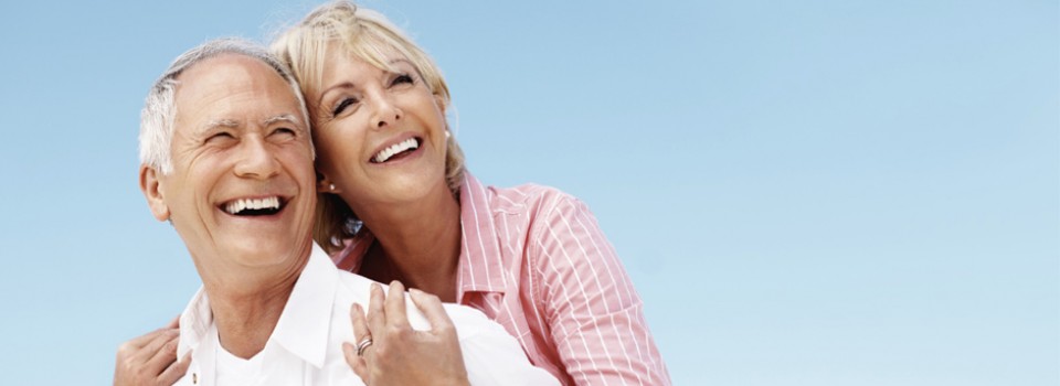 Fotografía de pareja adulta sonriendo